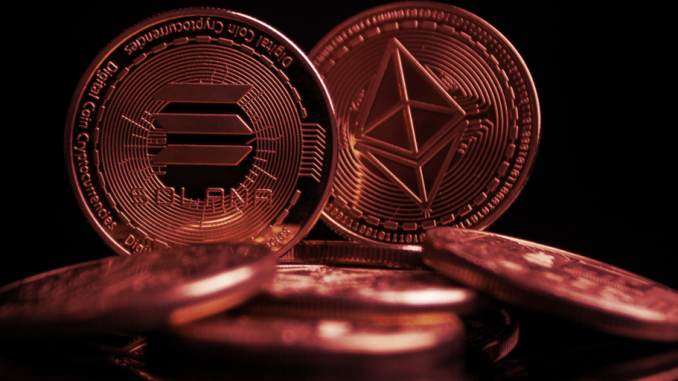 Bitcoin and Ethereum Flat in Final Week of 2022, Solana and Dogecoin Down Bad